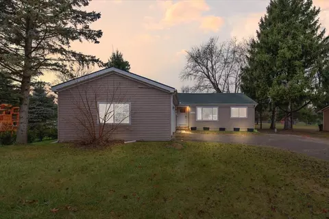 2365 Willow Ln, Highland, MI 48356