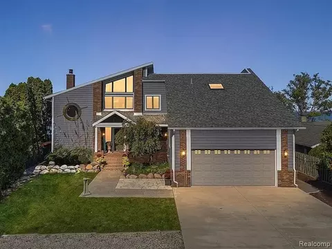 32365 N River Rd, Harrison, MI 48045