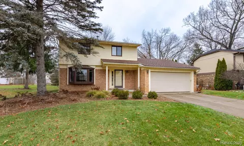 5285 Woodcreek Trl, Independence, MI 48346