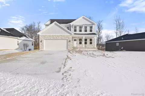 6185 Woodridge Ln, Grand Blanc, MI 48439