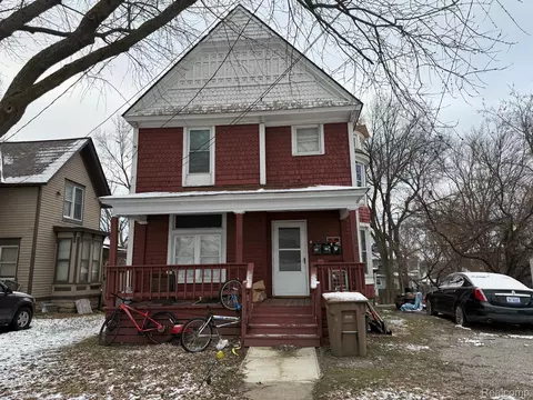118 State St, Pontiac, MI 48341