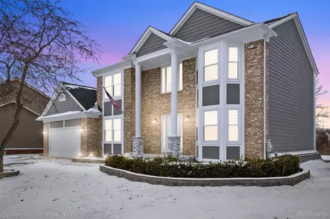 1884 Dorchester Dr, Commerce, MI 48390