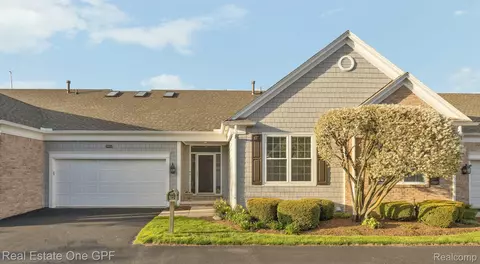 5003 Harbor Place Dr, Saint Clair Shores, MI 48080