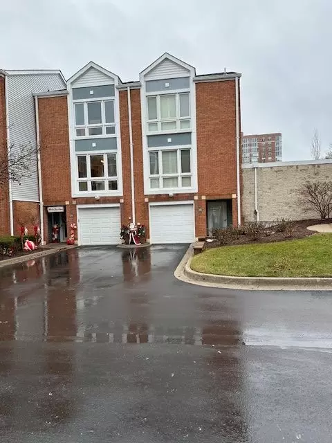 252 S Main Sail Ct W, Detroit, MI 48207