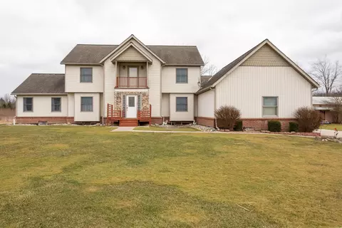60650 Frost Rd, Lenox, MI 48048
