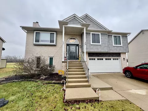 9059 Newport Creek Rd, Berlin, MI 48166