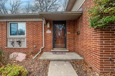 16317 Riverside Dr, Livonia, MI 48154