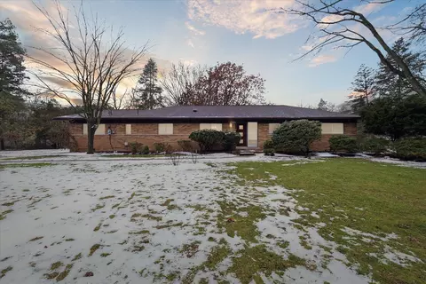 2025 Bretton Dr S, Rochester Hills, MI 48309