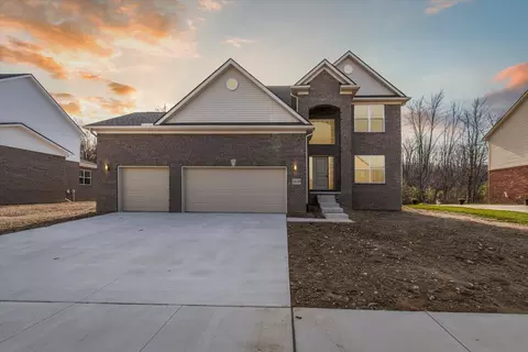 26614 Celtic Dr, Flat Rock, MI 48134