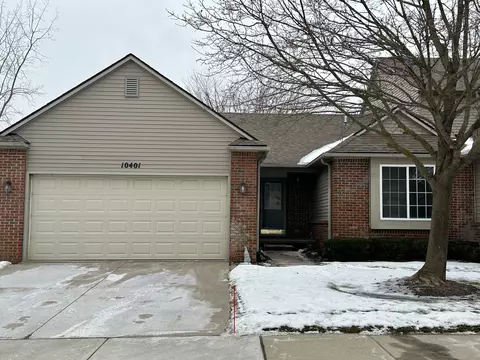 10401 Northvalley Crt Ct, Hartland, MI 48353