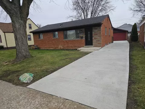 21611 Bon Brae St, Saint Clair Shores, MI 48081