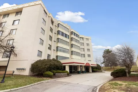 43050 12 Oaks Crescent Dr #3044, Novi, MI 48377