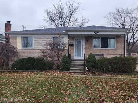 21316 Sunnydale St, Saint Clair Shores, MI 48081