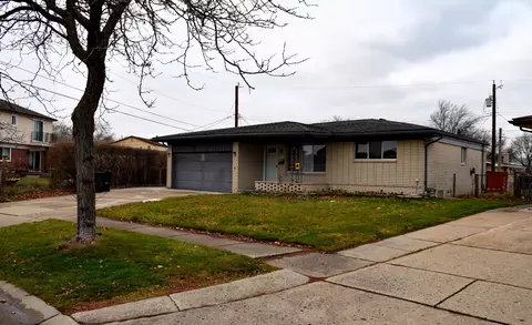 3415 Chapel Dr, Sterling Heights, MI 48310
