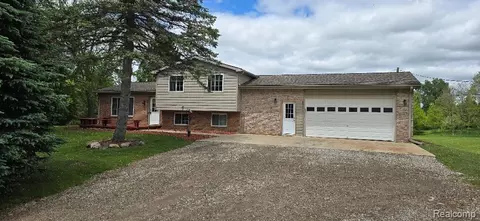 12070 Rattalee Lake Rd, Springfield, MI 48350