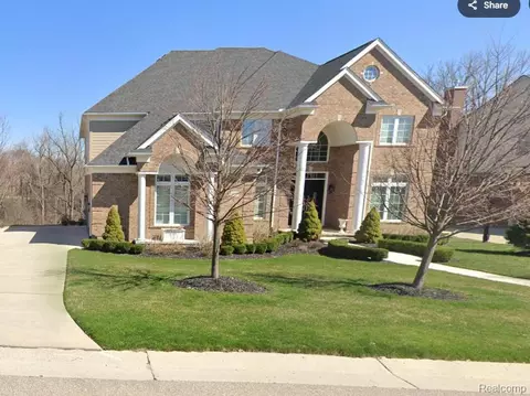 15525 Prestwick Cir N, Northville, MI 48168