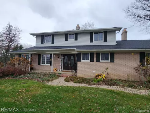 3747 Sandbar Dr, Commerce, MI 48382