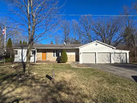 2163 Bramblewood Dr, Burton, MI 48519