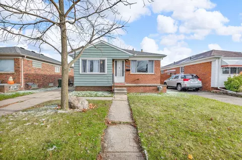 22716 Harmon St, Saint Clair Shores, MI 48080