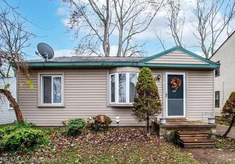 1490 Beatrice St, Westland, MI 48186