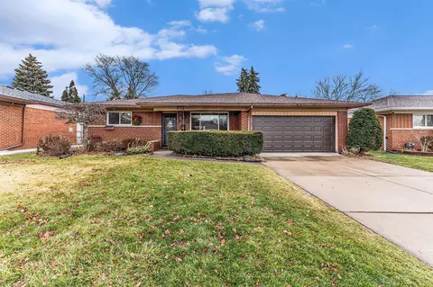 28962 James Dr, Warren, MI 48092