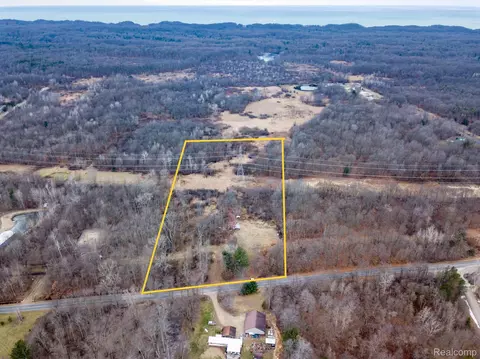 39050 78th St, Covert, MI 49043