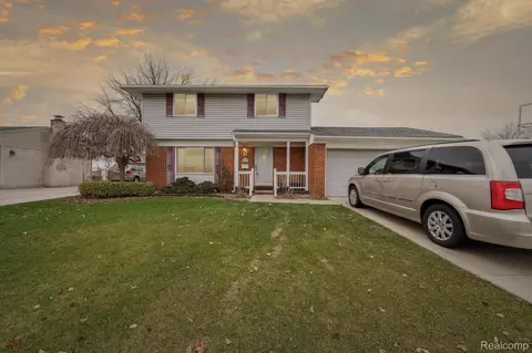 13676 Mulberry St, Southgate, MI 48195