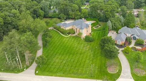 30480 Oakleaf Ln, Franklin, MI 48025