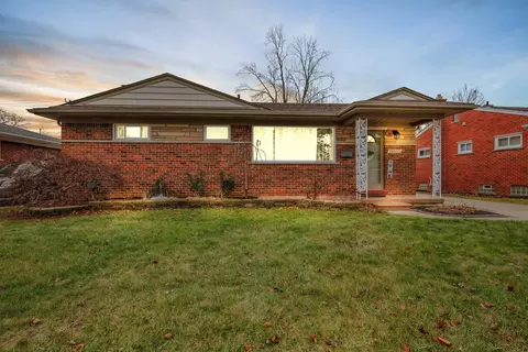 20833 Whitlock Dr, Dearborn Heights, MI 48127