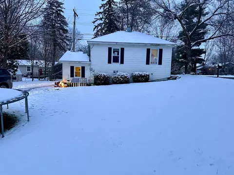 305 Oak St, Webberville, MI 48892