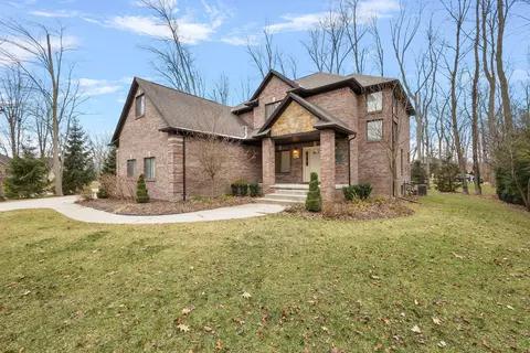 68347 Oak Ridge Cir, Richmond, MI 48062