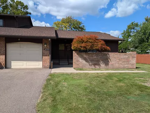 26752 Summerdale Dr, Southfield, MI 48033