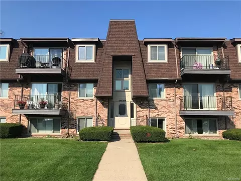 418 Riviera Dr #114, Saint Clair Shores, MI 48080