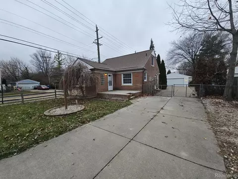 26035 Schoenherr Rd, Warren, MI 48089