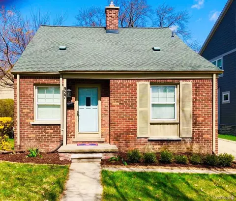 927 Chestnut St, Birmingham, MI 48009