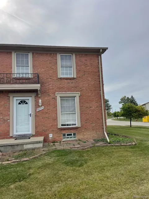 35299 Terrybrook Dr, Sterling Heights, MI 48312