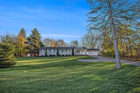 870 E Silverbell Rd, Orion, MI 48360