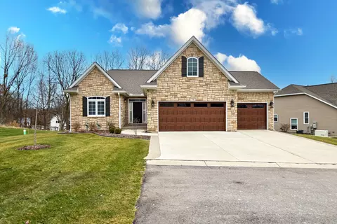 38 Fox Hollow Dr, Metamora, MI 48455