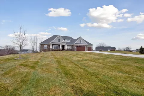 4719 Chestnut Springs Dr, Genoa, MI 48843