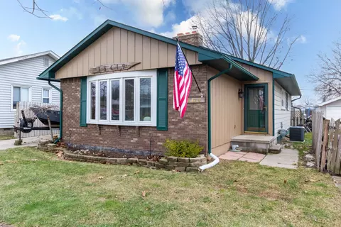 13419 Ivy St, Gibraltar, MI 48173