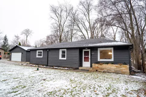 1679 Wilkshire St, Wolverine Lake, MI 48390
