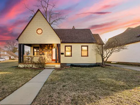 2113 Homeplace St, Dearborn, MI 48124