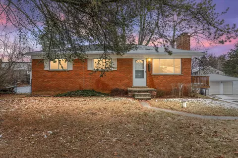 8336 Lagoon St, Commerce, MI 48382