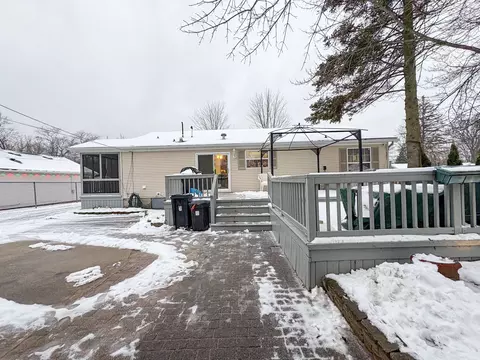 1806 Marlette Rd, Kimball, MI 48074