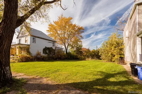 223 Leicester, Detroit, MI 48202