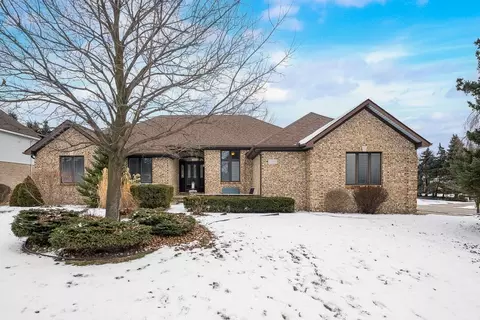 6786 Jasmine Dr, Troy, MI 48098