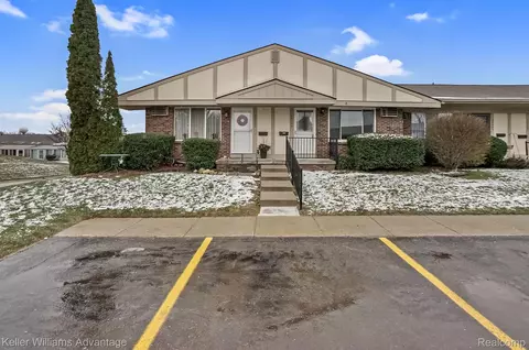 25203 Franklin Ter, South Lyon, MI 48178