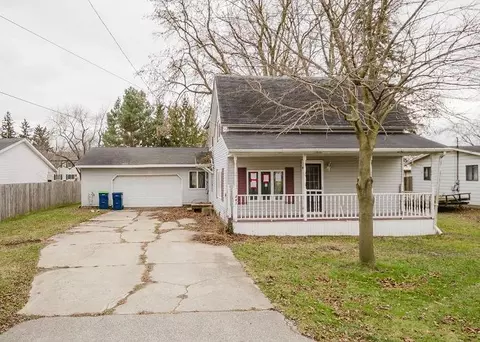 241 W Chestnut St, Breckenridge, MI 48615