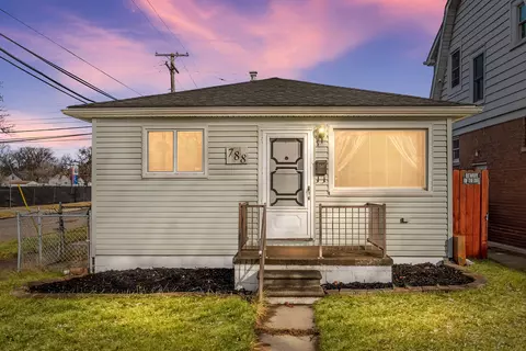 788 Cleophus Pkwy, Lincoln Park, MI 48146