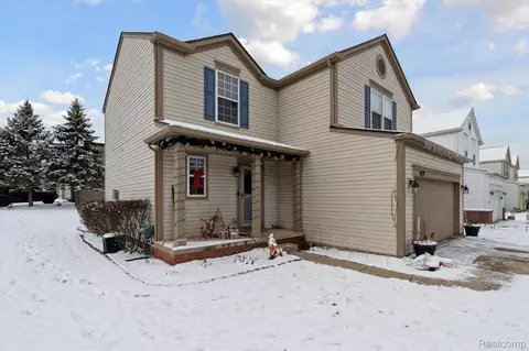 5121 Meadow Crest Cir, Grand Blanc, MI 48442
